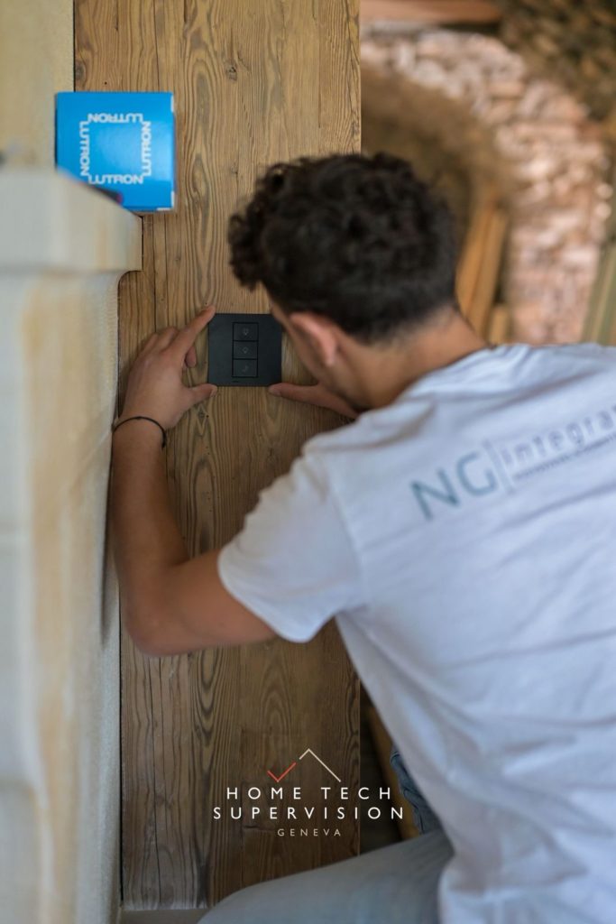 Installation d’un clavier Lutron Palladiom par un technicien NG Integration