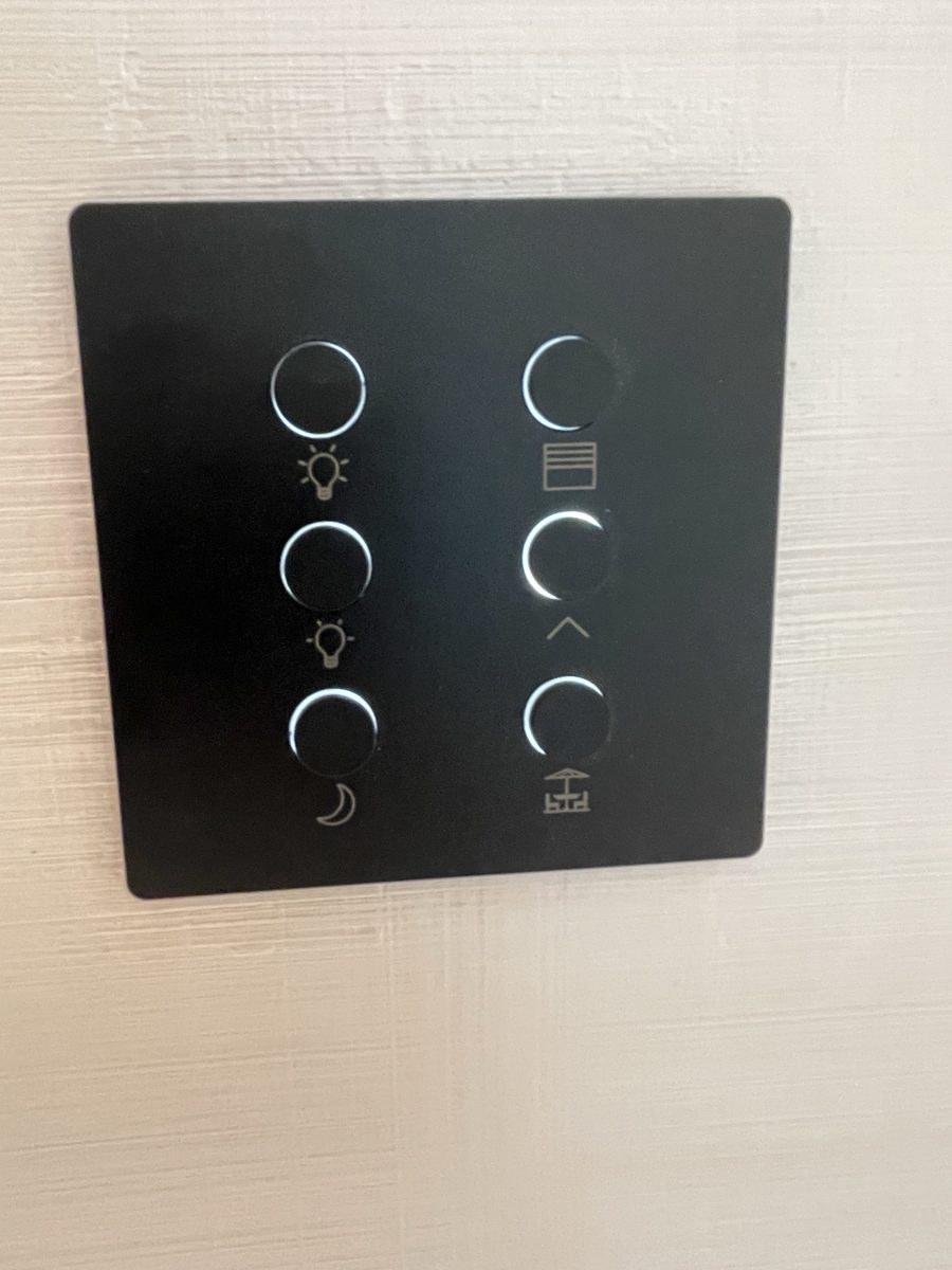 Clavier Lutron 6 boutons rétroéclairés, plaque Maarys