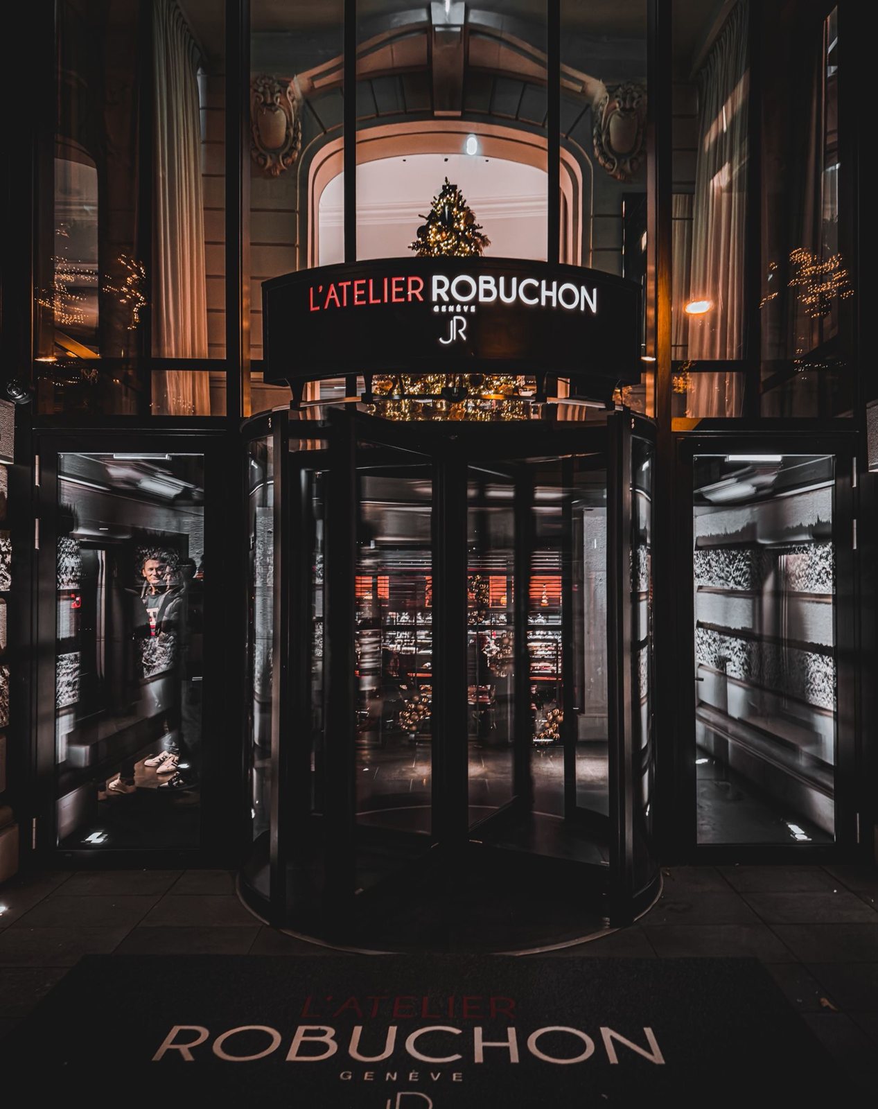Entrée de L'Atelier Robuchon Genève