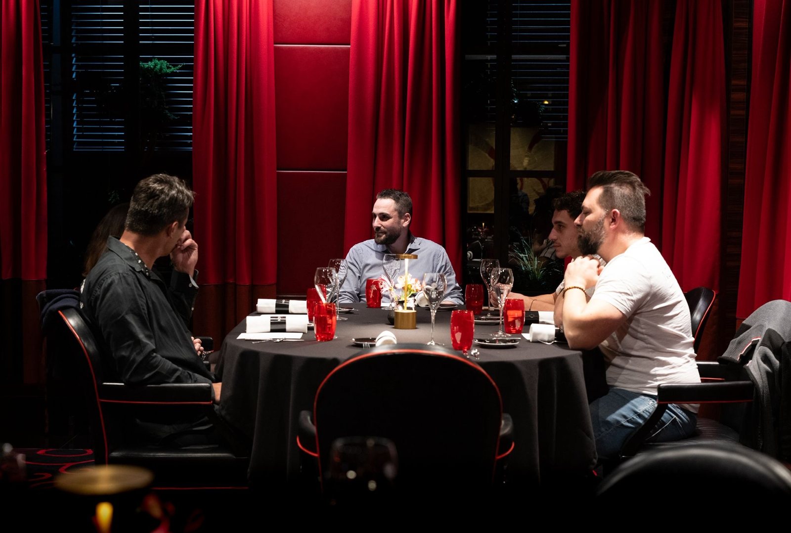 L'équipe à table à L'Atelier Robuchon Genève