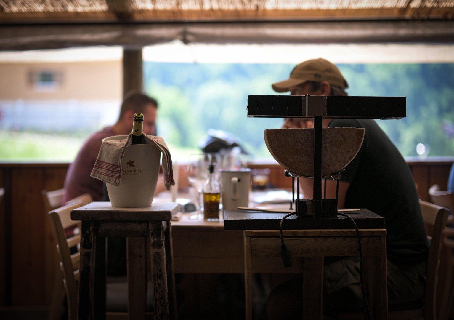 Repas en terrasse d'alpage